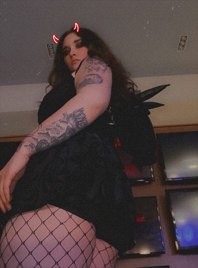Izzy Bee