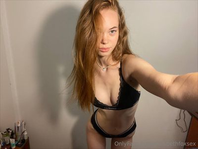 Elizabeth Fox 🦊