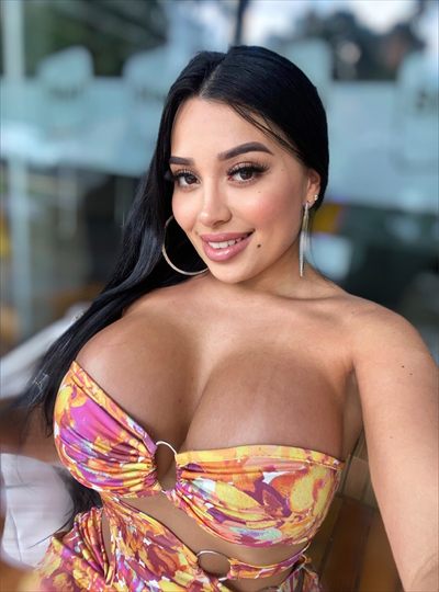 Valentina Thick &amp; Fearless 💋✨