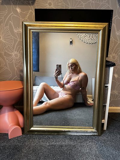 ELLIEAFTERDARK profile photo 2