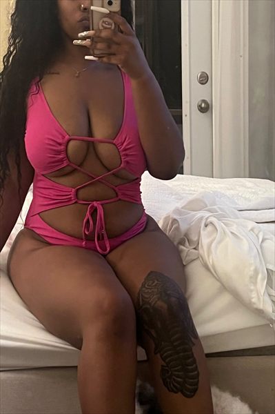 thesexygirlnextdoorr