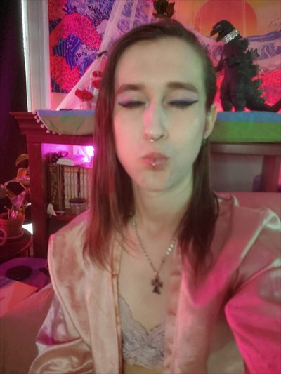 Luna Lavender profile photo 2