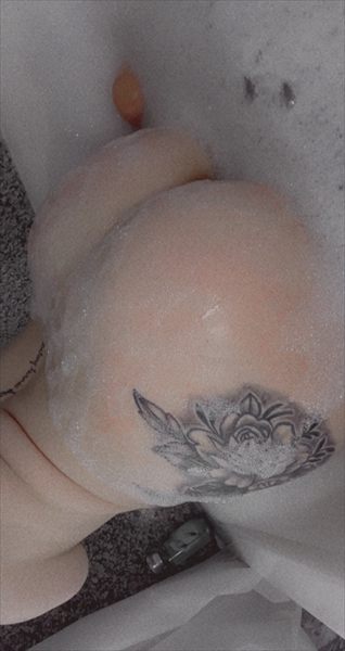 LovelyNovocaine profile photo 2