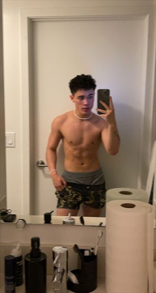 Zach 💦 profile photo 2