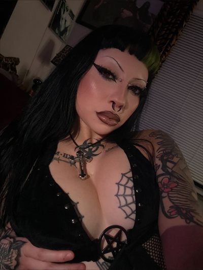 Courtney ⚔️ profile photo 3
