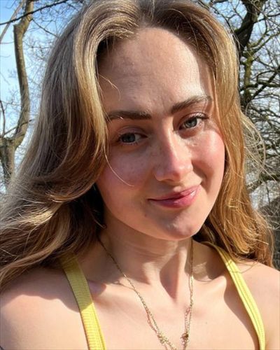 LANA IVY 🌳 British Hiking Enthusiast