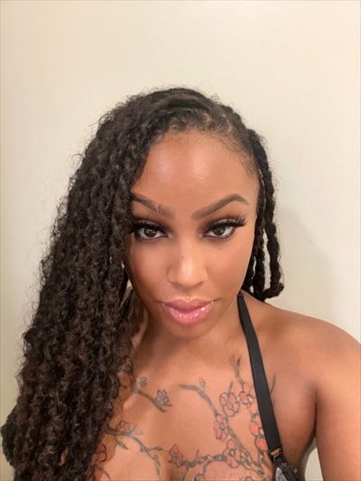 BARBIECURVES 💕 profile photo 3